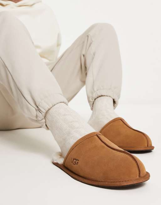 UGG – Scuff – Bruna tofflor