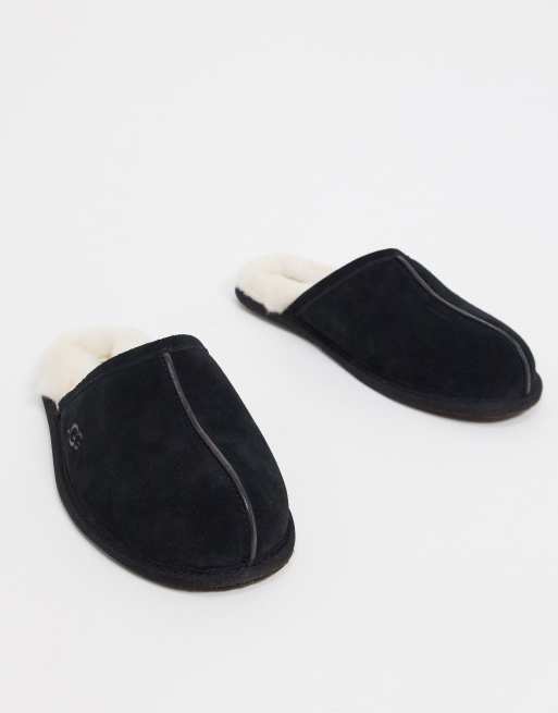 UGG – Scuff – Czarne zamszowe kapcie