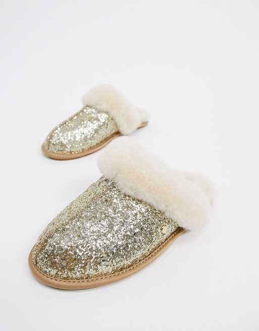 Terughoudendheid Precies Behoren UGG - Scuffete II Cosmos - Gouden pantoffels met glitter | ASOS