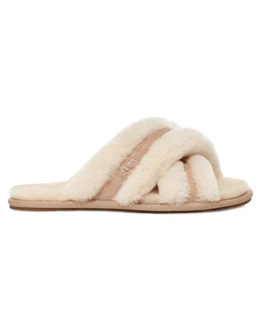 UGG - Scuffita - Pantoffels met kruisbanden in zandkleur