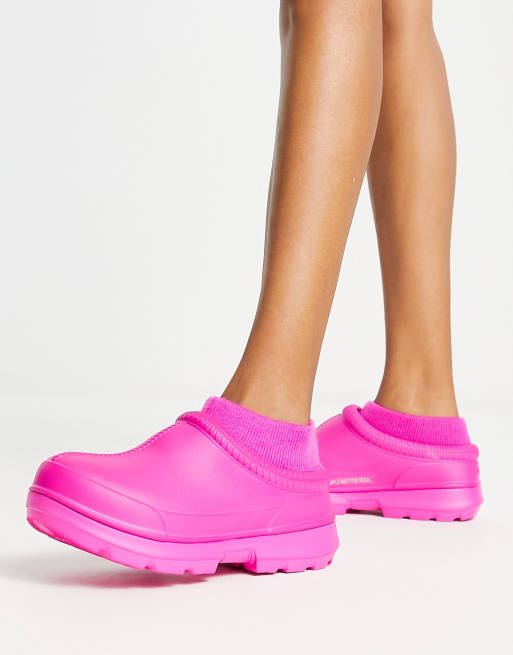 Hot hot sale pink clogs