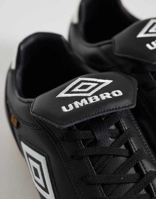 Umbro 5V5 leather trainers in black , 4 of 5