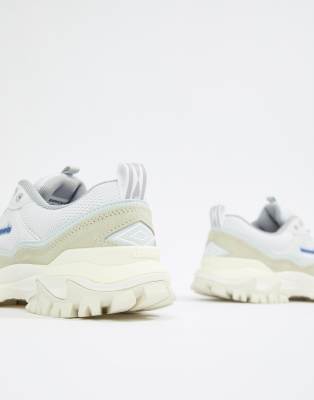 umbro white bumpy trainers