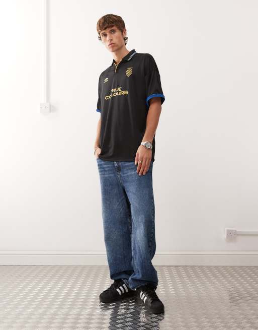 Umbro - Camiseta negra de corte cuadrado extragrande de estilo futbolero, 2 de 5