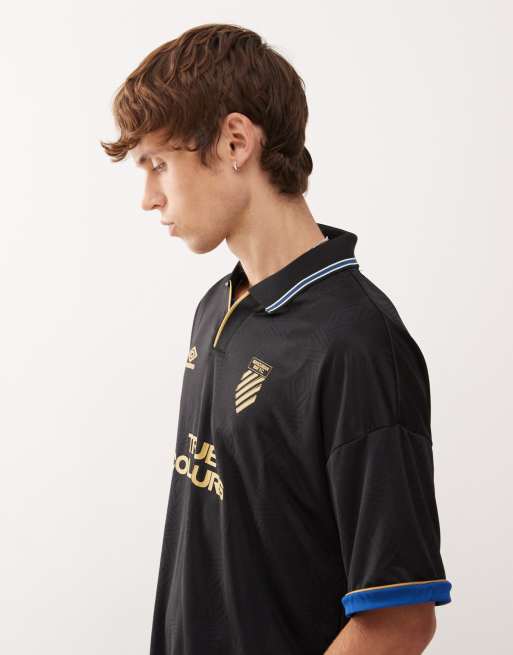 Umbro - Camiseta negra de corte cuadrado extragrande de estilo futbolero, 4 de 5