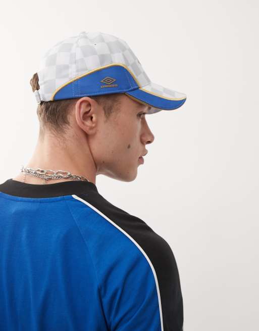 Umbro - Cappellino basic nero con logo sovrapposto in 3D | ASOS