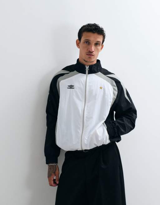 Umbro - chaqueta de chándal holgada en blanco y negro, 2 de 5