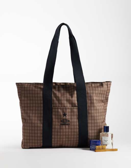 Umbro Checked Canvas tote bag in brown check, 2 of 4