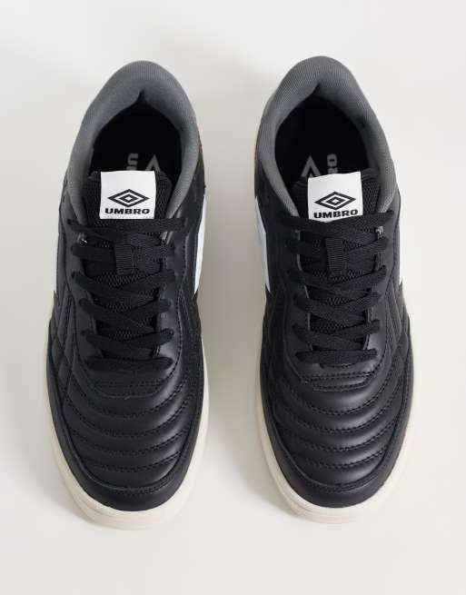 Umbro Clayton sneakers in black, 3 of 5