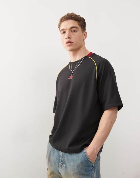 Umbro – Czarny panelowy T-shirt z siateczki - view 1