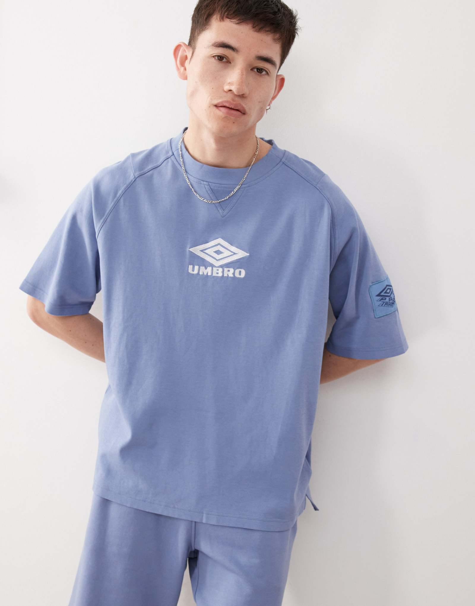 Футболка с вышитым логотипом Umbro Drill синего цвета