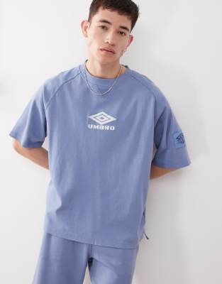 Pull à capuche taupe à logo et à passe-montagne intégré Umbro en solde