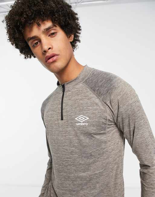 Umbro – Fitness – Brun topp med långa ärmar och kort dragkedja vid halsen