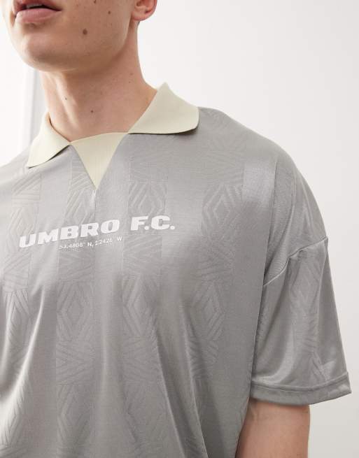 Umbro football shirt jersey t-shirt in silver, 3 of 4