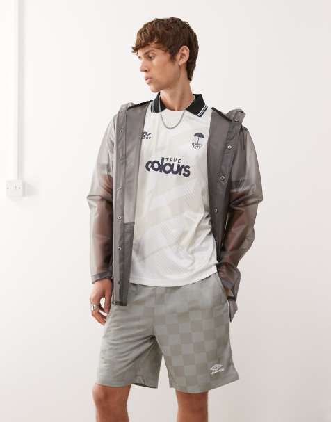 Umbro – Football – Shorts in Grau - view 1