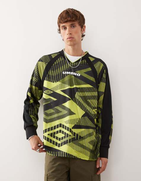 Umbro – Gemustertes Jersey-Longsleeve in Grün und Schwarz - view 1