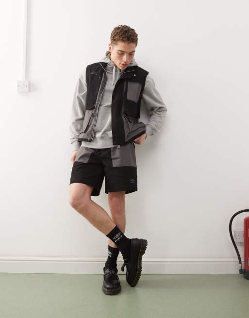 Umbro - Gilet met zakken in zwart en grijs, 2 van 4