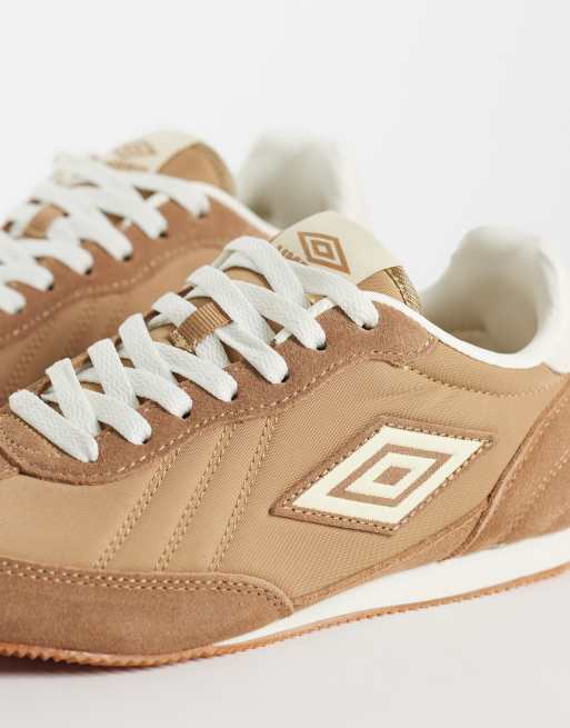 Umbro Gorton suede trainer in brown, 4 of 5