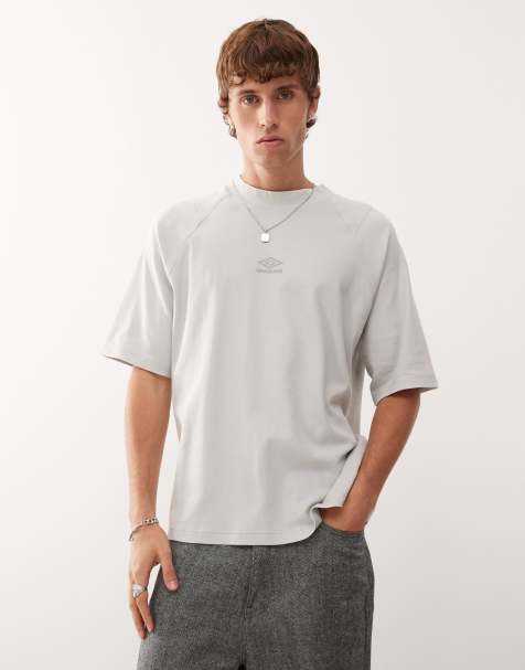 Umbro – Grå och blå t-shirt med boxig passform, tvättad finish och hög krage - view 1