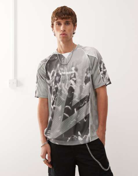 Umbro – Hemd in Grau mit Bahnendesign und Raglanärmeln - view 1