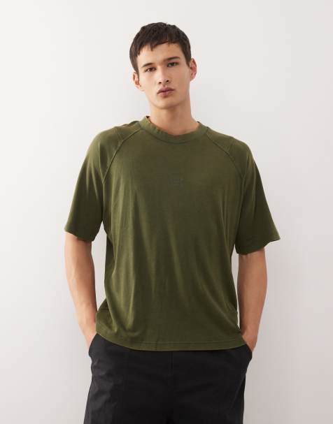 Umbro – Hochgeschlossenes, kastiges Oversize-T-Shirt in verwaschenem Grün - view 1