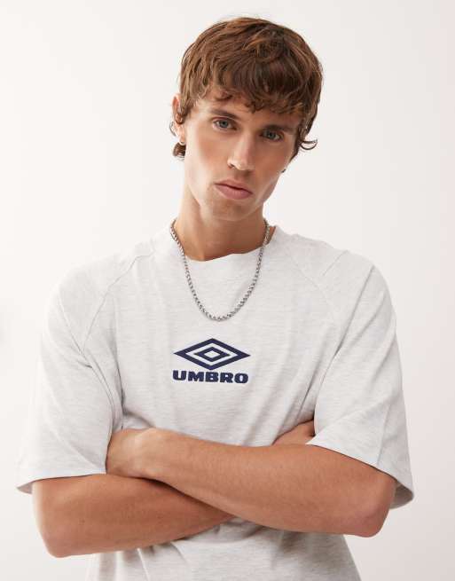ウェア umbro ICONIC T-SHIRT Umbro iconic boxy T-shirt in black | ASOS