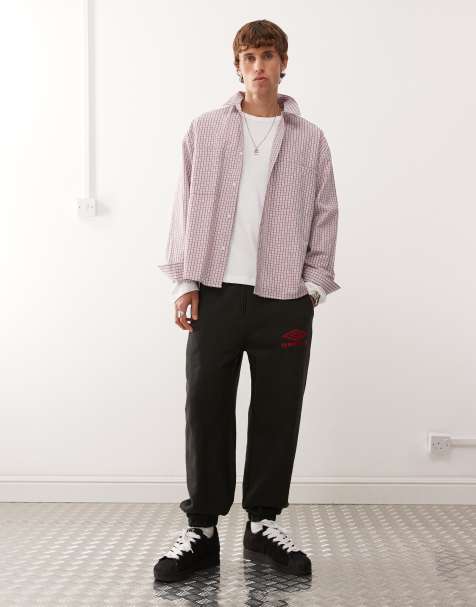 Umbro – Iconic – Jogginghose in Schwarz - view 1