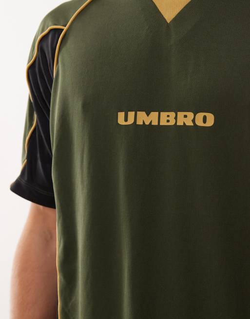 Umbro paneled raglan shirt in green, 3 of 5