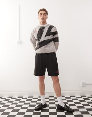Umbro Umbro panelled mesh shorts in black