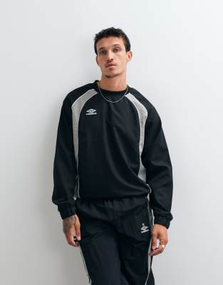 Umbro Panelled Sweat In Blue