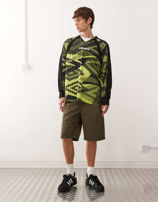 Umbro printed long sleeve jersey in green and black, 2 of 5