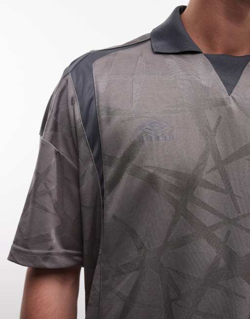 Umbro - Recht oversized voetbalshirt in grijs en zwart, 5 van 5