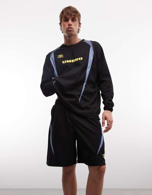 Umbro - Sorte oversized shorts med paneler og gult logo
