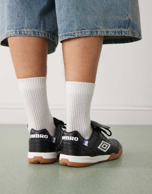Umbro Speciali leather trainers in black, 3 of 5