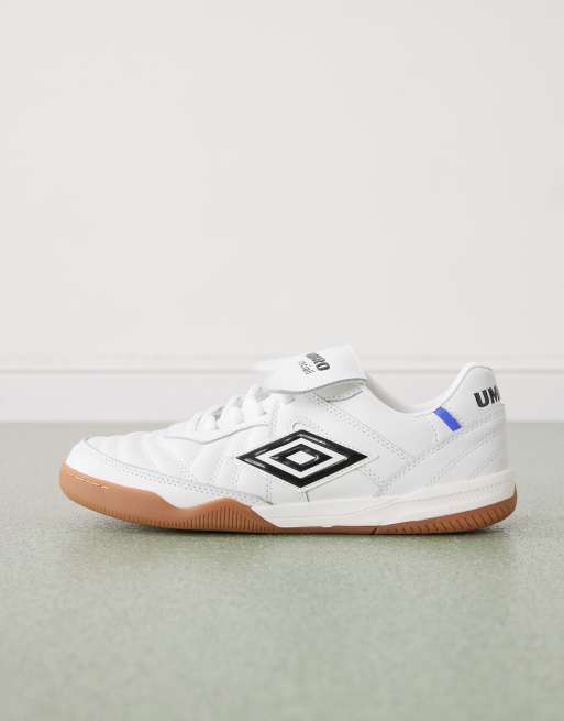 Umbro Speciali leather trainers in white, 2 of 5
