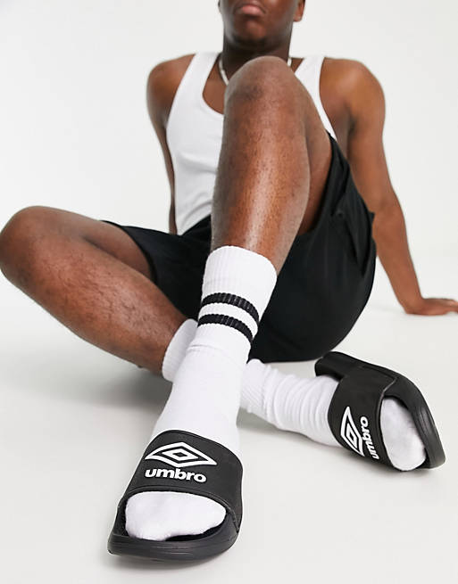 Umbro - Squadra - Slippers in zwart en wit