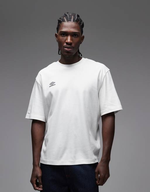 Umbro - T-shirt à imprimé graphique sur la poitrine - Blanc, 3 de 5