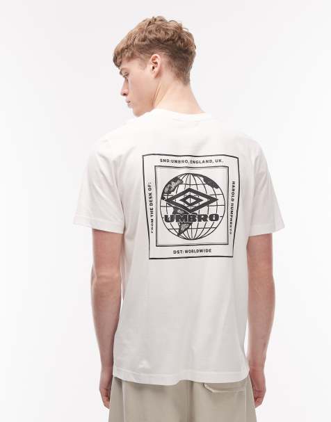 Umbro – T-Shirt in Weiß mit Grafik auf der Brust - view 1