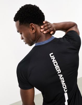 Under Armour Accelerate T-shirt in black