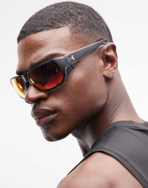 Under Armour – Acetech – Rechteckige Sonnenbrille in Schwarz mit roten Gläsern - view 1