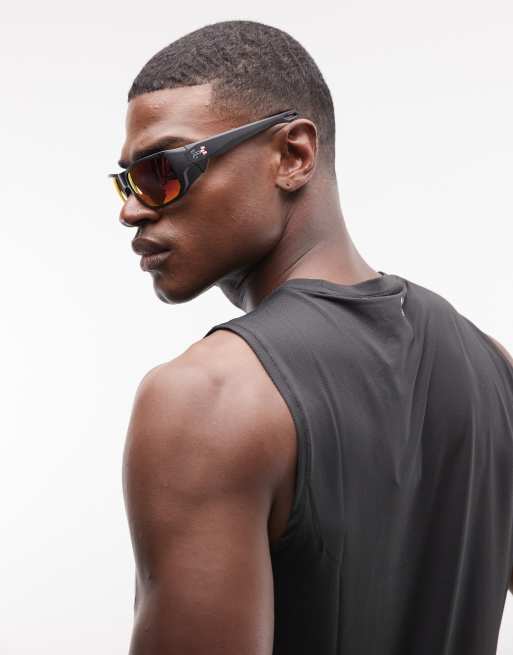 Under Armour - Attack - Gafas de sol negras rectangulares con lentes rojas, 2 de 3