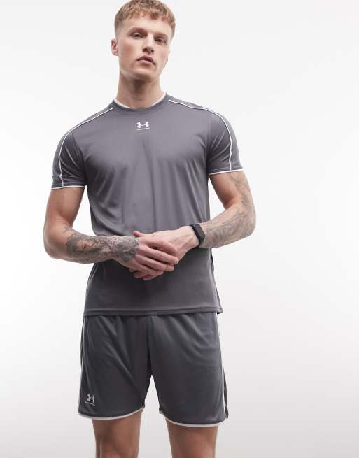 Under Armour – Challenger – Sportshorts in Castlerock-Grau mit kurzem Reißverschluss, 3 von 5