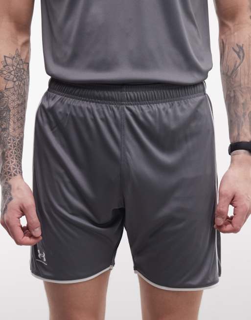 Under Armour – Challenger – Sportshorts in Castlerock-Grau mit kurzem Reißverschluss, 4 von 5