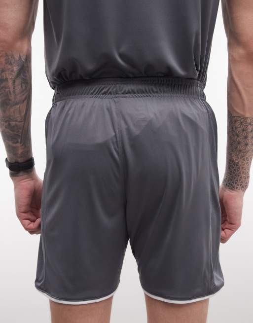 Under Armour – Challenger – Sportshorts in Castlerock-Grau mit kurzem Reißverschluss, 5 von 5