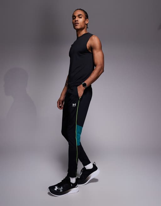 Under Armour Challenger training bottoms in black, 3 of 5