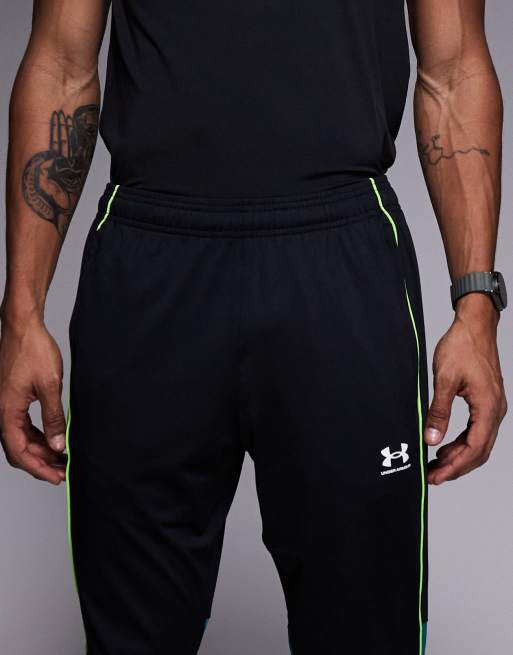 Under Armour Challenger training bottoms in black, 5 of 5