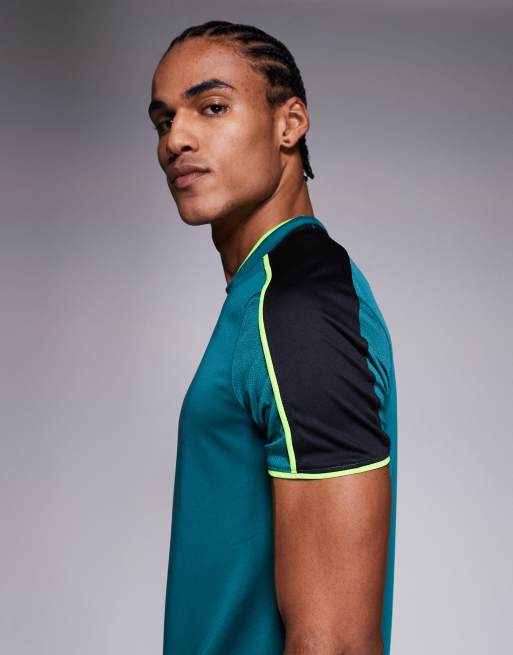 Under Armour Challenger training short sleeve t-shirt in rack green, 4 of 5