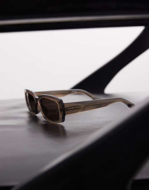Under Armour – Crossover – Rechteckige, transparente Sonnenbrille mit braunen Gläsern, 2 von 4