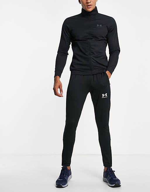 Under Armour Football Challenger sweatpants in black