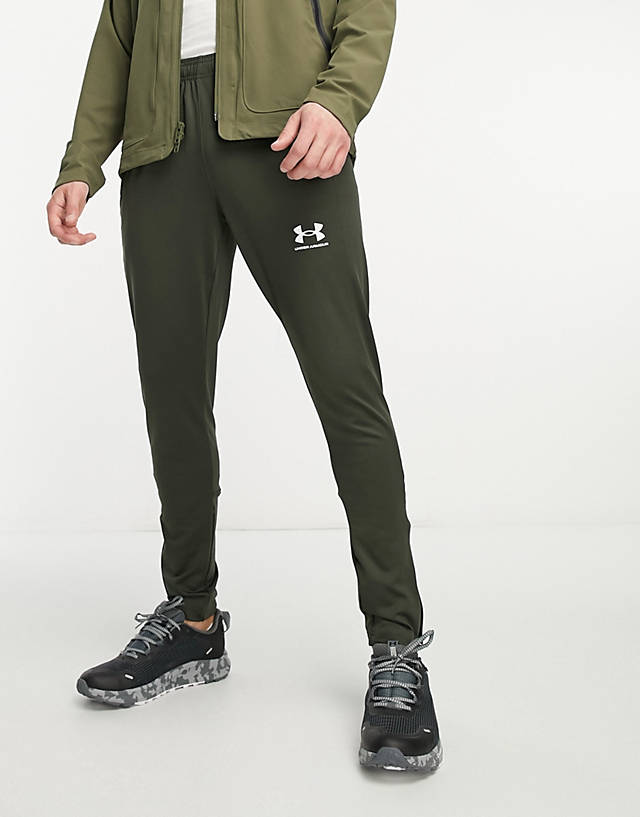 Under Armour - football challenger training joggers in green